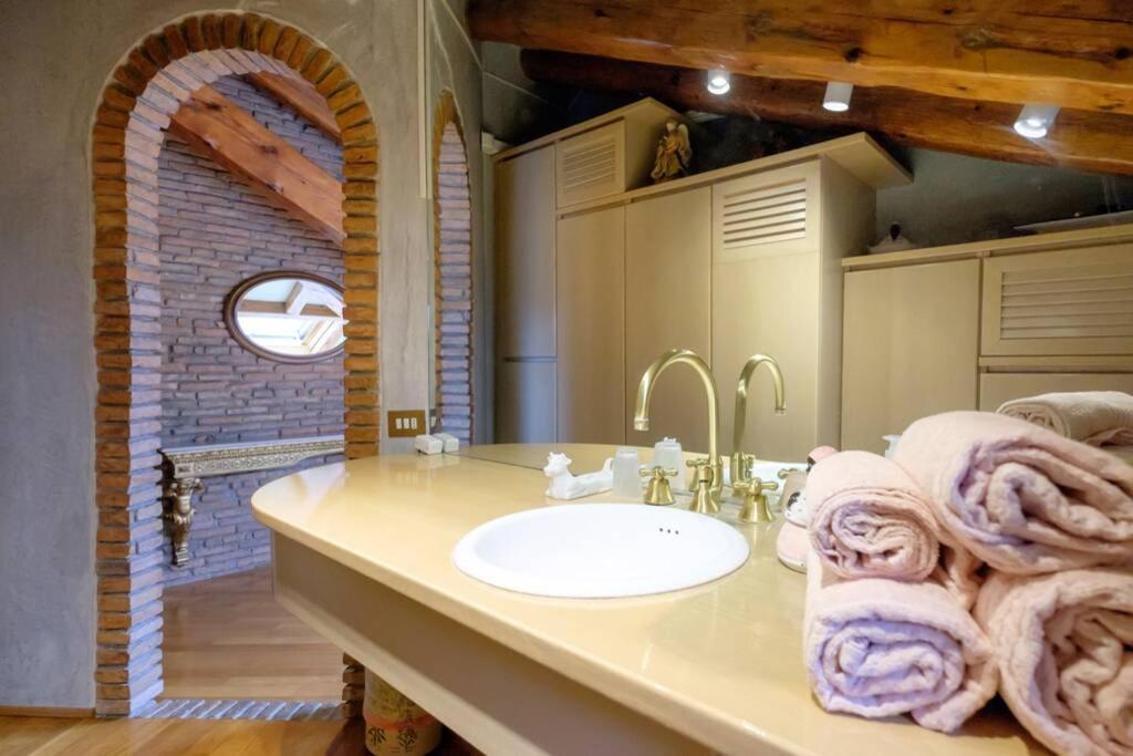 6 Ponterosso - Luxury Attic Apartment Триест Екстериор снимка